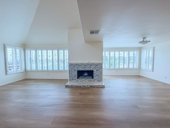 Building Photo - 3525 Sunset Ln