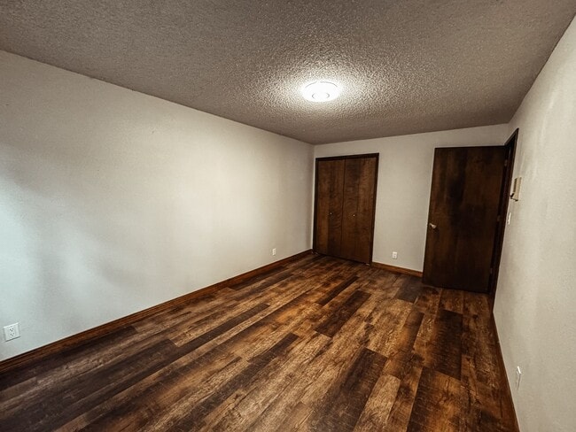Building Photo - Elaborate 4 Bedroom 3 Bathroom Retreat in ...