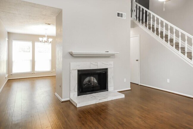 Building Photo - 2435 Country Pl Dr