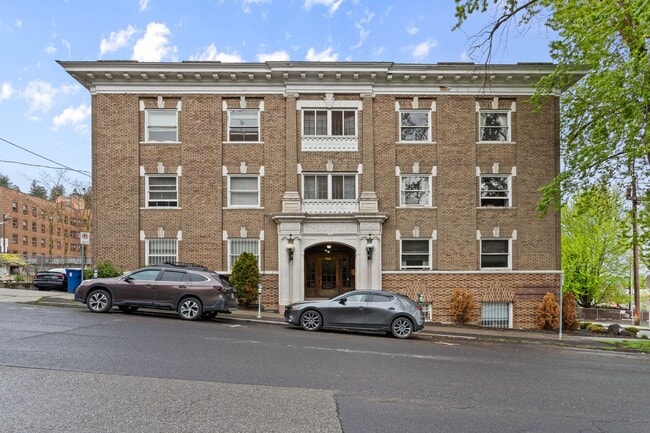 Building Photo - The Oxford Apartments!