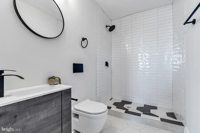 Building Photo - 3405 Claremont St