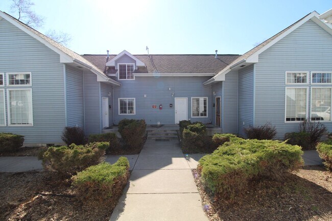 Primary Photo - 2217 N Hamilton St