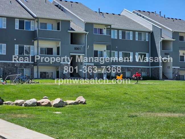 Building Photo - Move In Special!  1/2 Off First Months Ren...