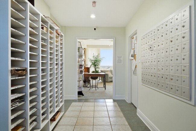 Building Photo - 615 Bayshore Dr