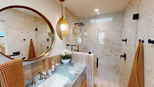 Building Photo - Elevated Living Fully Furnished