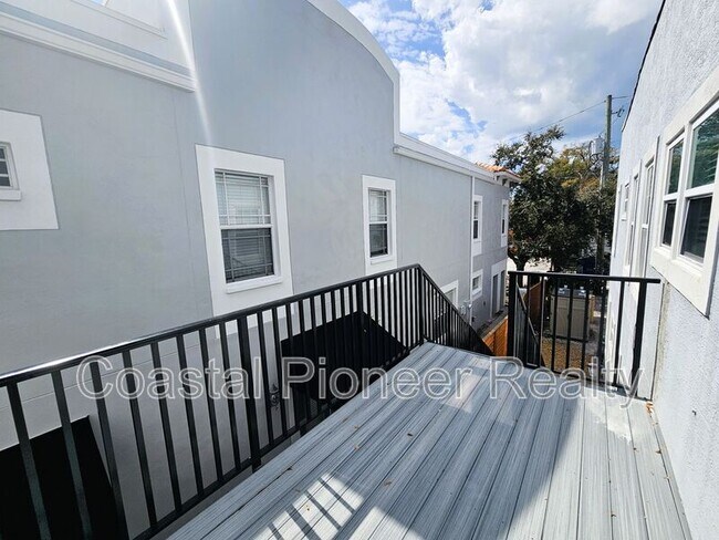 Building Photo - 209 S Westland Ave
