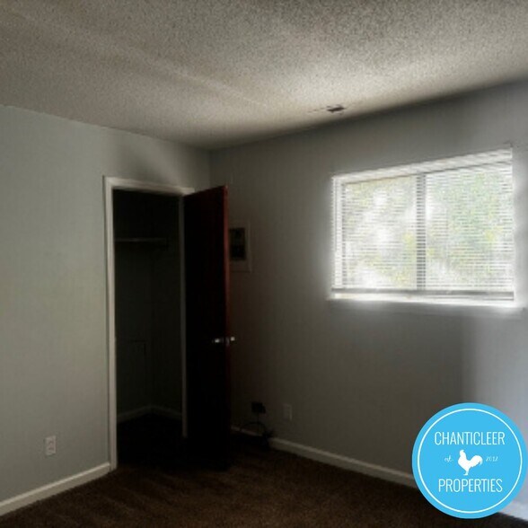 Building Photo - 1501 Chapel Hill Rd