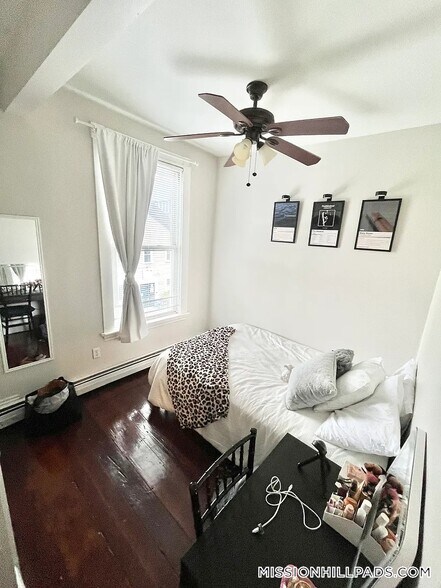 Building Photo - 717 Parker St