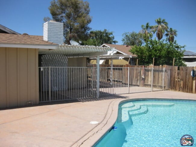 Building Photo - 1661 Yucca Dr
