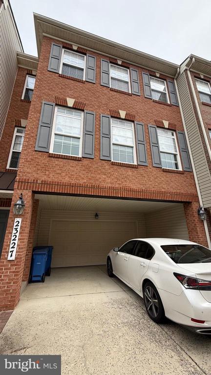 Building Photo - 23227 Roberts Tavern Dr
