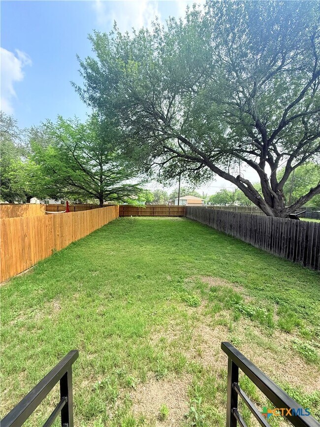 Building Photo - 607 E Martindale St