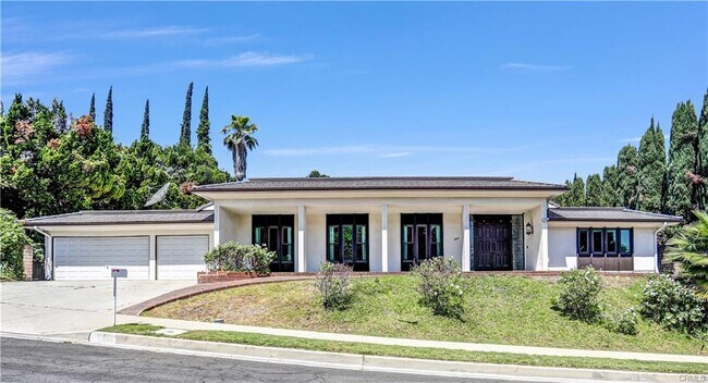 Building Photo - 9643 Amestoy Ave