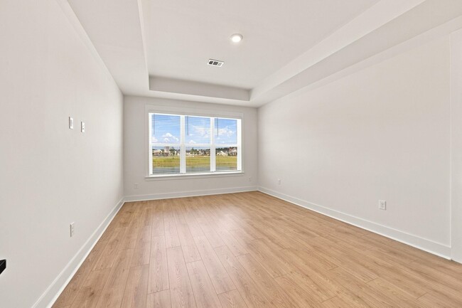 Building Photo - 3084 Claredon St