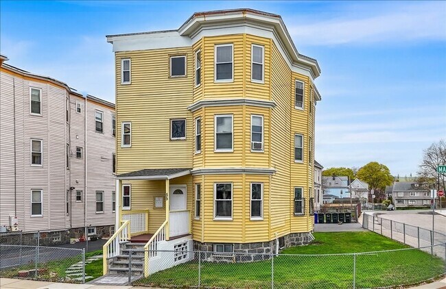Building Photo - 55 Mascot St