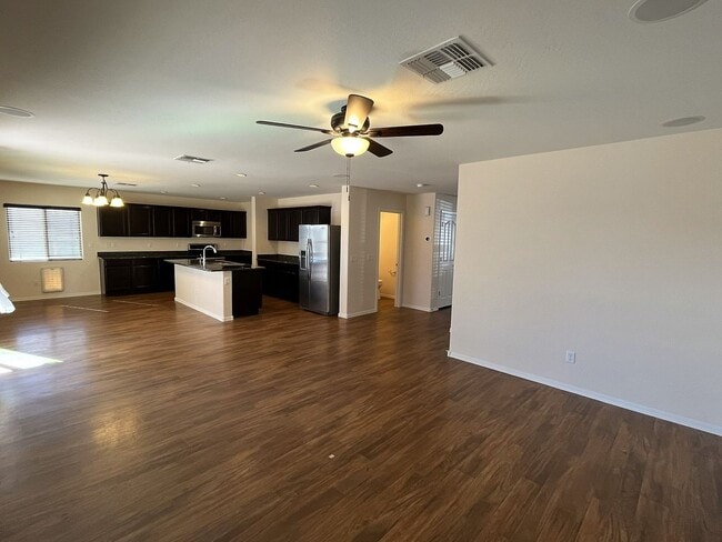 Building Photo - 4 Bedroom + Den Home in the Cameron Ranch ...