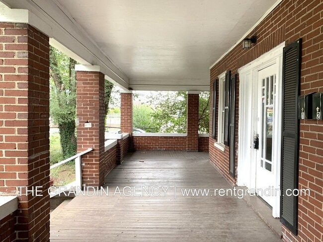 Building Photo - 1306 Patterson Ave SW