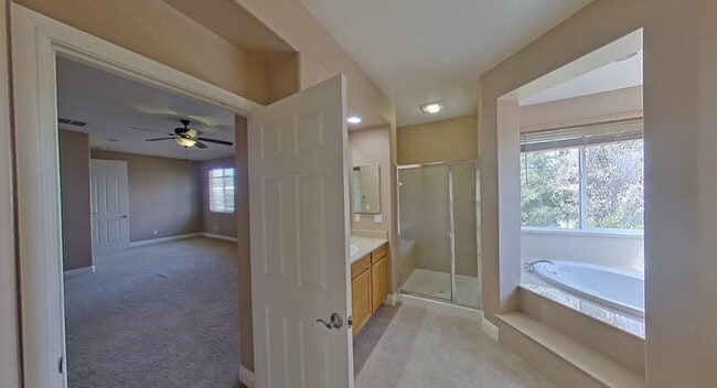 Building Photo - 1692 Woodhaven Cir