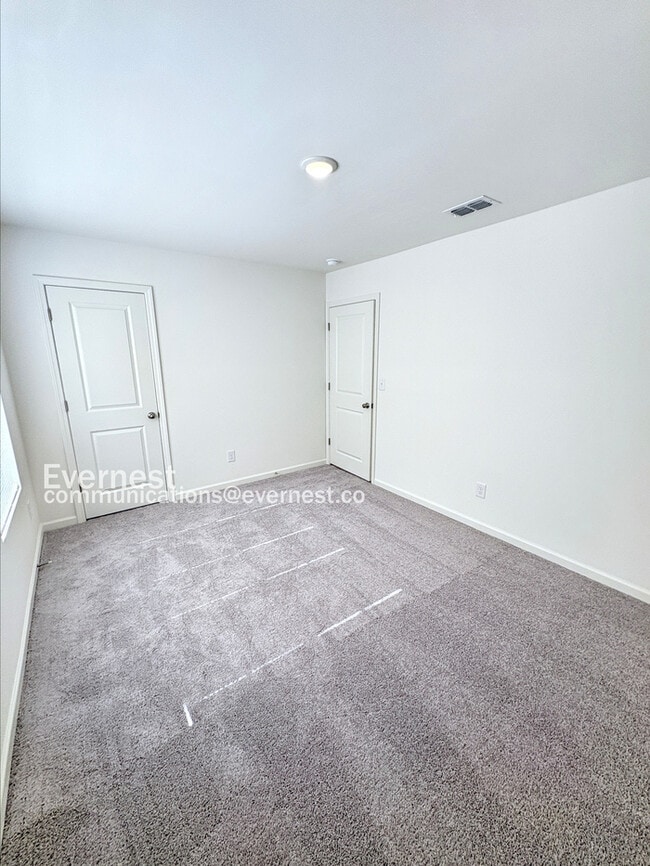 Building Photo - 143 Flowering Cherry St