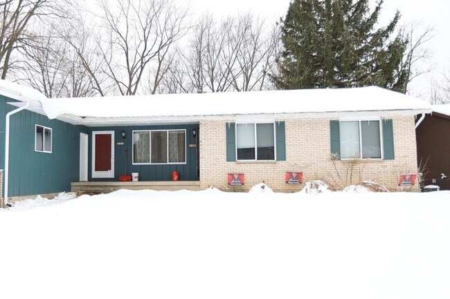 Primary Photo - 4833 Stauffer Ave SE