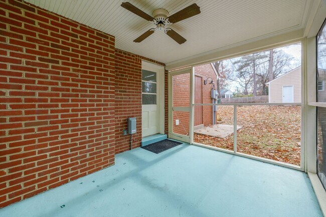 Building Photo - Stratford Hills Brick Ranch