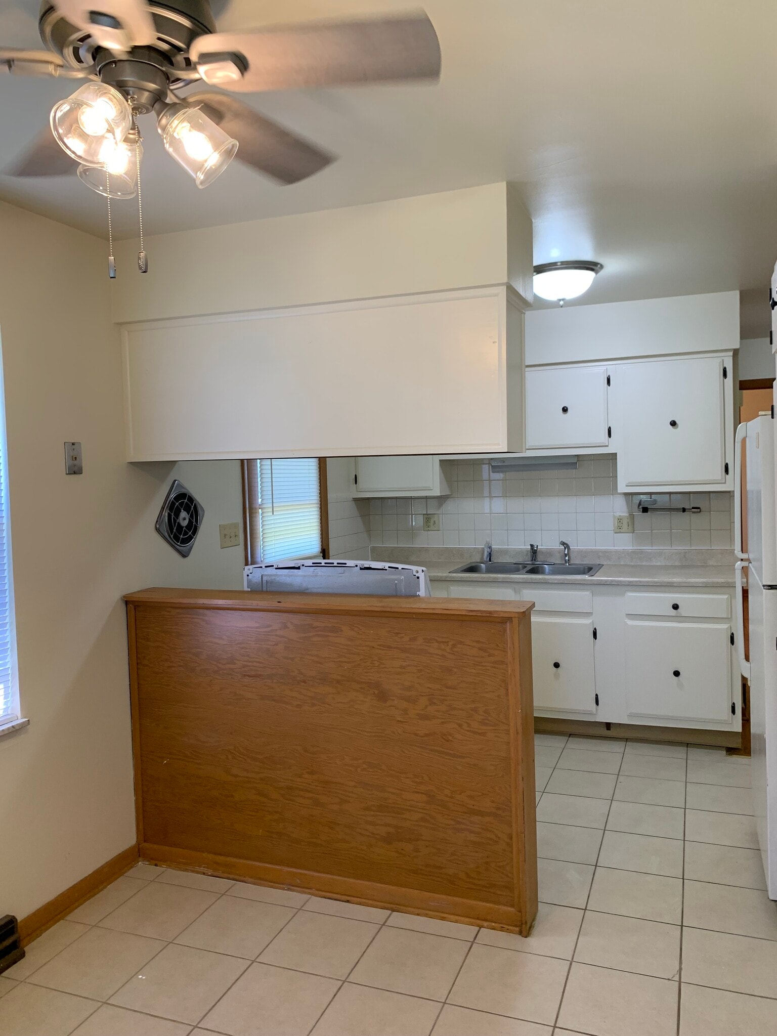 Kitchen - 2537 Parkwood Ave