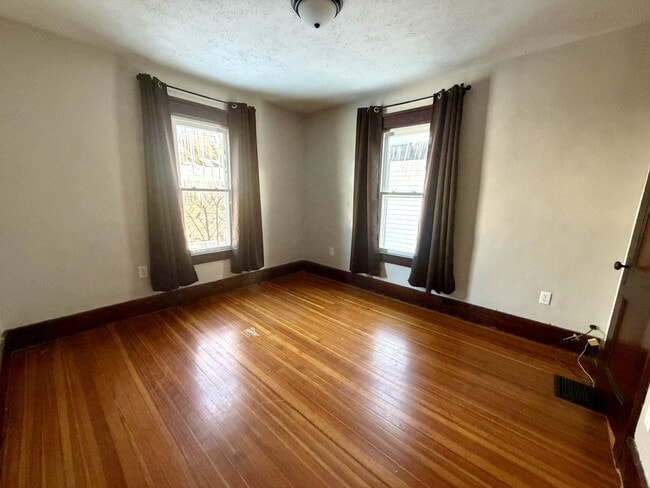 Building Photo - 107 Maple Ave