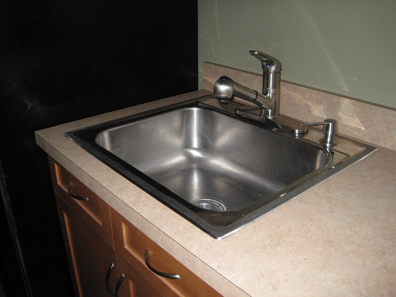 Sink - 2937 N Dawson Ave