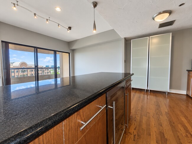 Building Photo - 3030 McKinney Ave