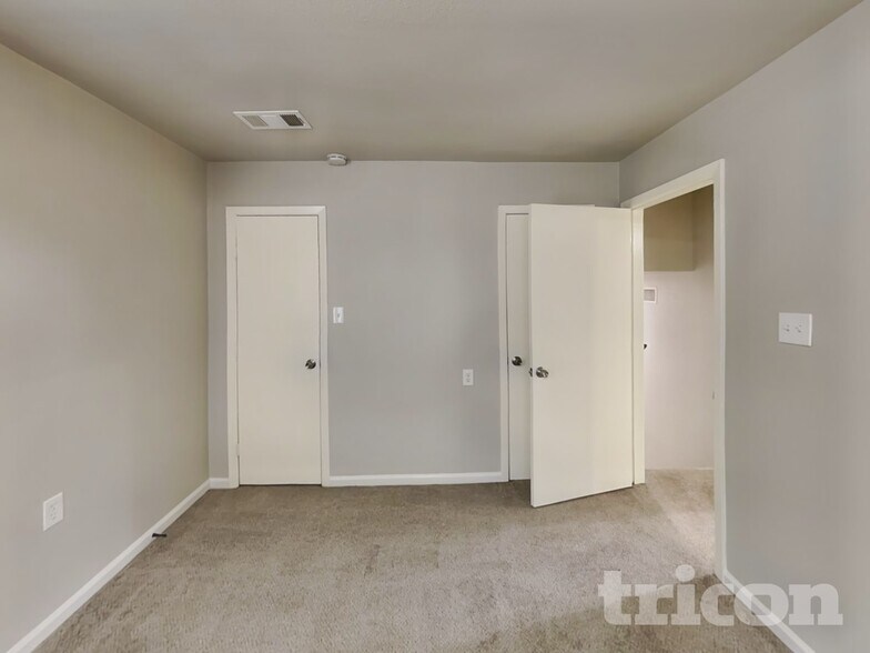 Building Photo - 624 Nora Ln