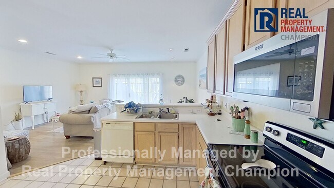 Building Photo - Adorable 2 BD Townhome with Private Patio