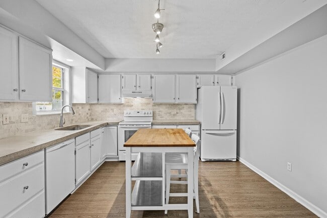 Building Photo - 3893 Boston Rd