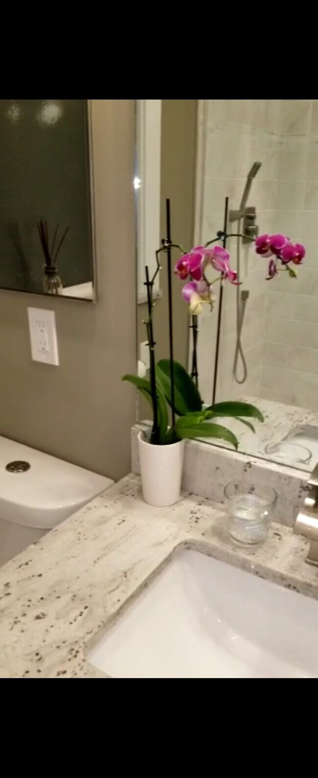 MAIN BATHROOM - 15 Overland Ave
