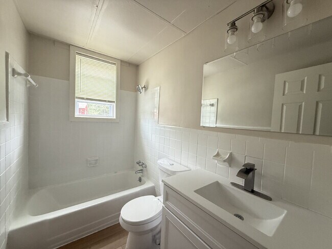 Building Photo - Updated 2BR/1BA in the Heart of Fountain City, Modern Finishes & Everyday Convenience!
