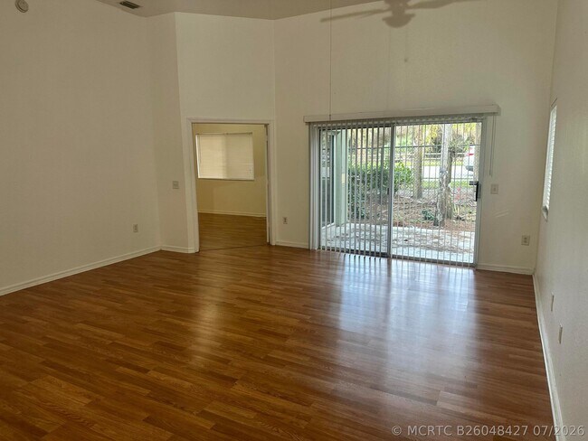Building Photo - 220 Crestwood Cir