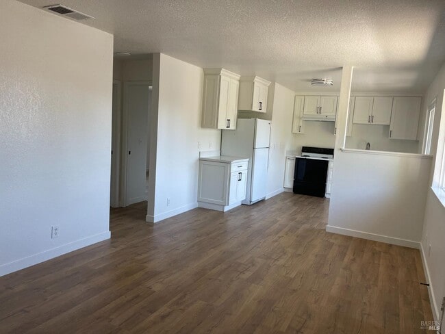 Building Photo - 2424 Kenton Ct