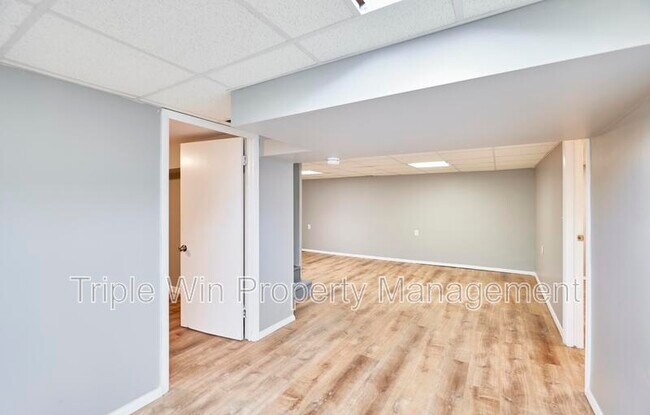 Building Photo - 1405 Willowbrook Dr