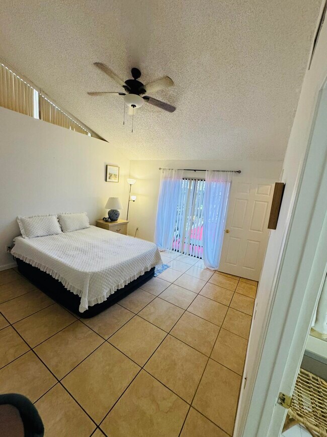 Building Photo - 1057 Summit Trail Cir