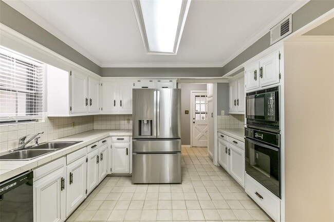 Building Photo - 16019 Stratton Park Dr