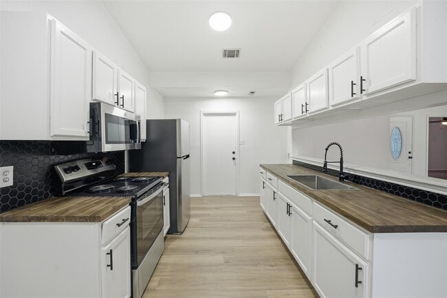 Building Photo - 5810 Sun