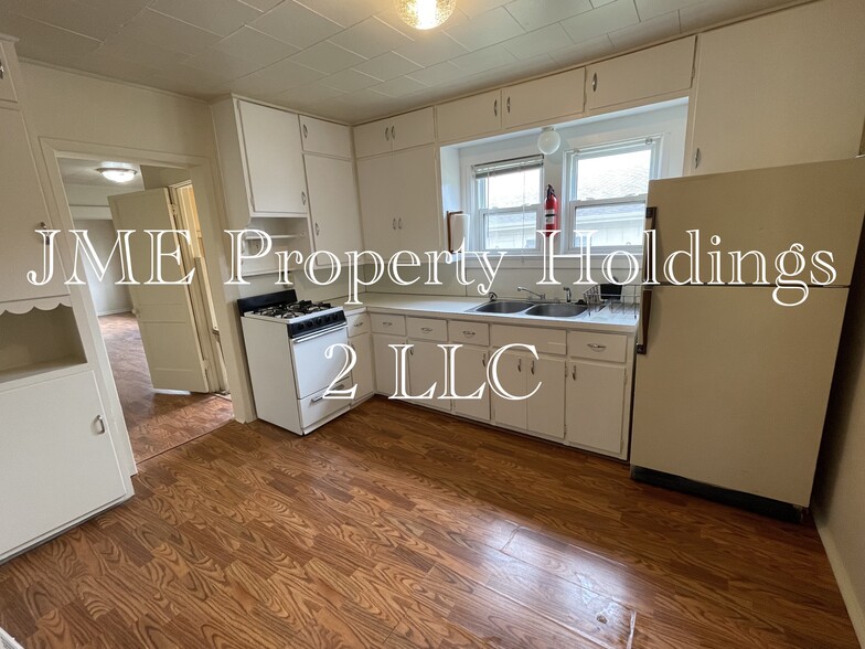 Building Photo - 113 W Young St