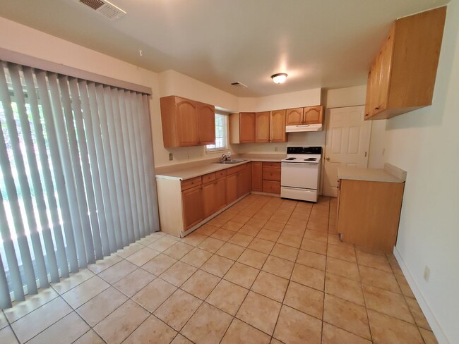 Building Photo - 3 Bedroom 2 Bath House with Large Yard Available Now!