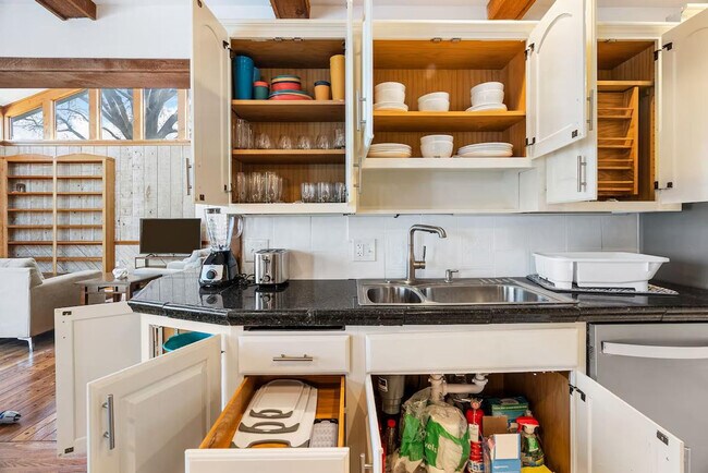 Building Photo - 5382 Kings Park Dr