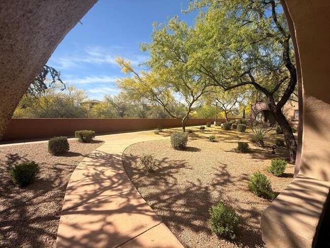 Building Photo - 3935 E Rough Rider Rd