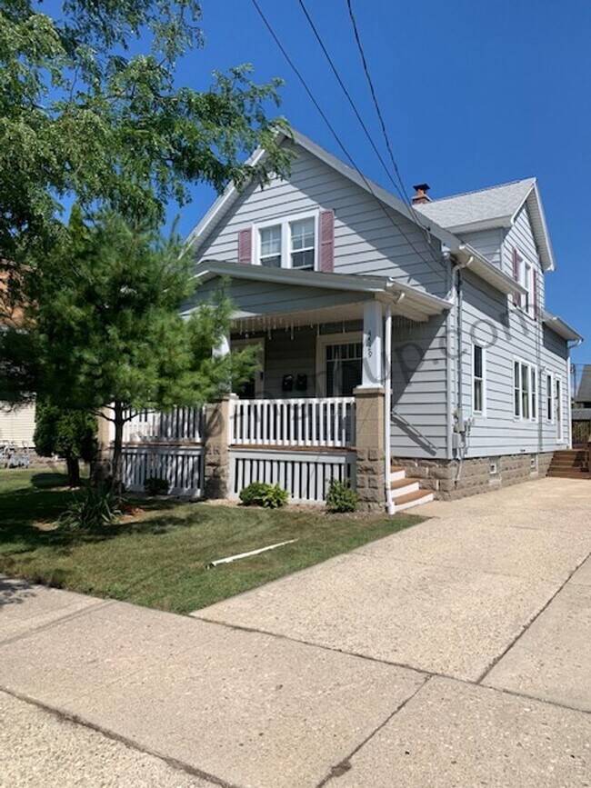 Building Photo - 4529 18th Ave