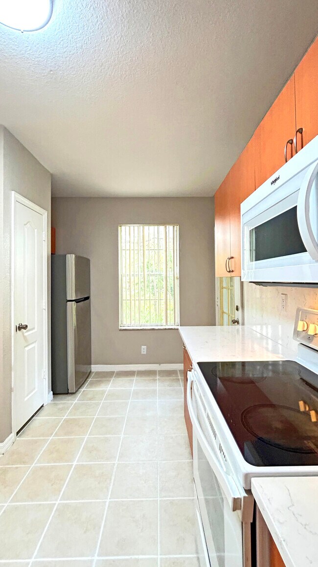 Building Photo - 116 SW Peacock Blvd