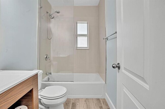 Building Photo - 3204 Beacon St