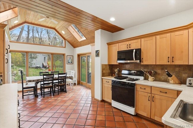 Building Photo - 1 Branch St