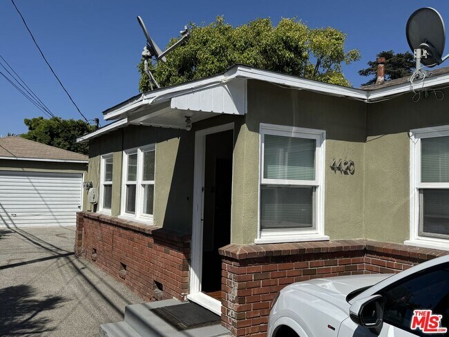Primary Photo - 4420-4420 Inglewood Blvd