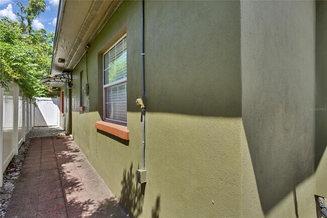 Building Photo - 2016 2nd Ave N