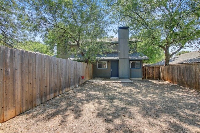 Building Photo - 2414 Burleson Ct